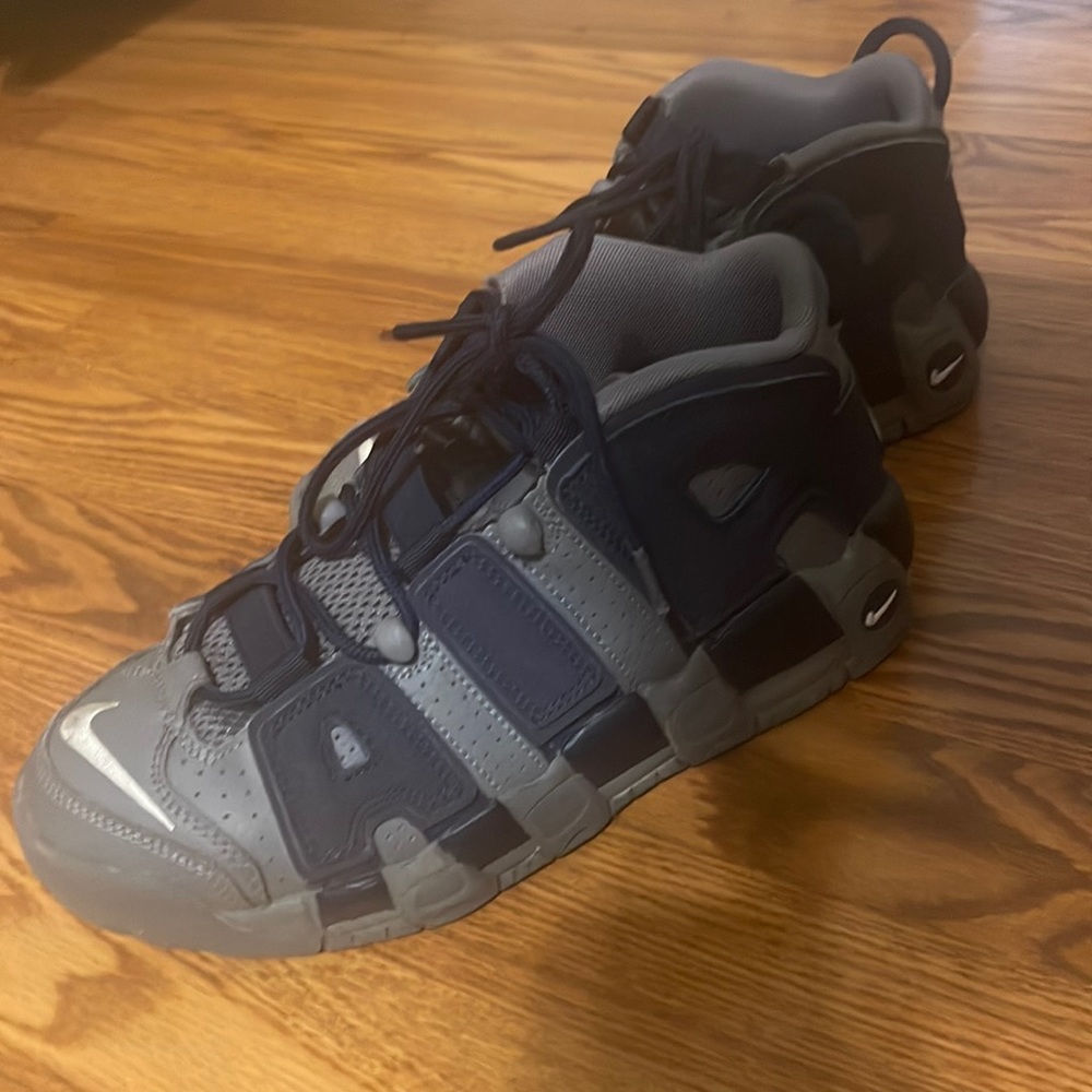 Nike Uptempo! Kids size  6.5/Woman’s size 8! Very comfortable! Worn a few times!